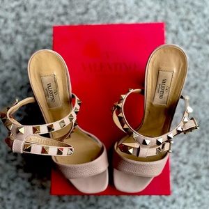 Valentino Garavani Women’s Studded Heal, size 8.5 (39)